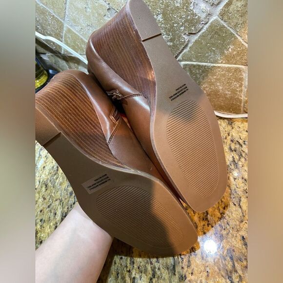 DV‎ cognac brown wedge booties - Picture 6 of 6